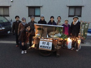 楽農くらぶ　まだイルミネーションが目立つ早朝、野瀬自然農園を元気に出発！