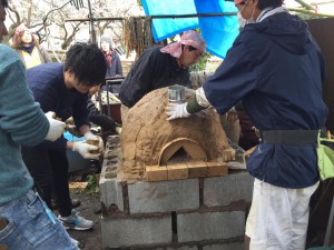 楽農くらぶ　ピザ釜の形が見えてきた！